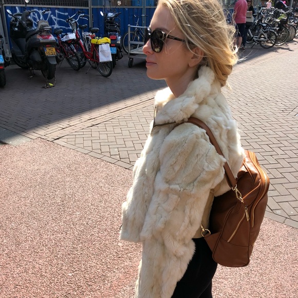 Meet your Posher, Lauren - Picture 1 of 1